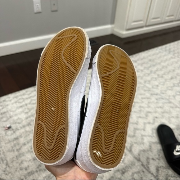 Big Kids' Nike Blazer Low '77 Shoes Size 5 - Picture 5 of 5